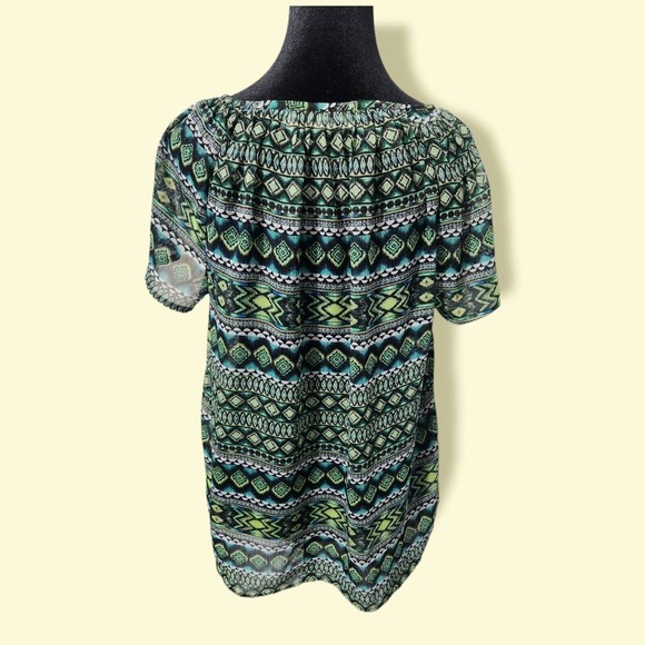 New York & Company Woman’s Medium Aztec Green Shirt. Short Sleeve light Weight - Picture 2 of 4